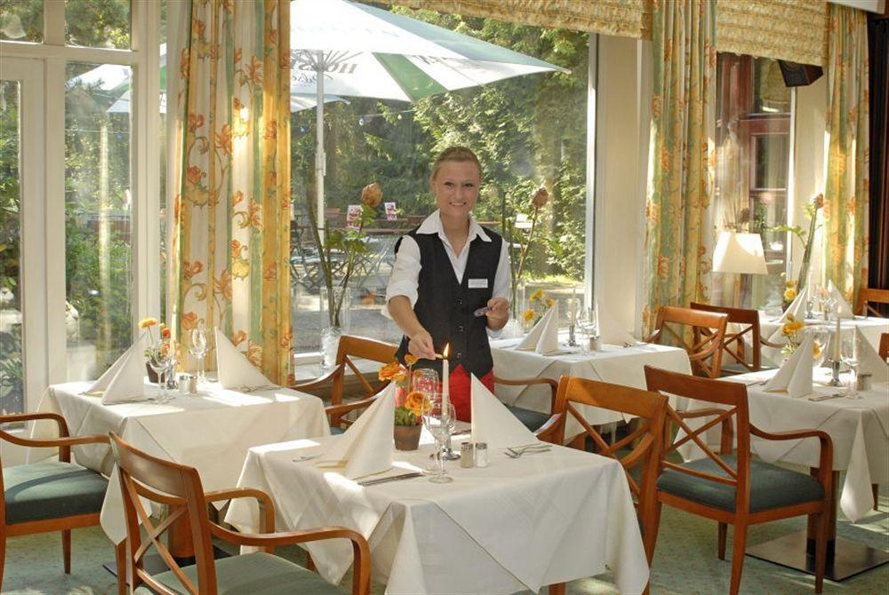 Balladins Superior Hotel Gutsmann Bad Bramstedt Restaurant photo